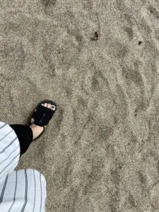 エアマックスココ　砂浜